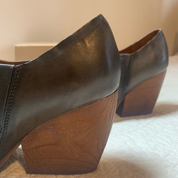 ❌SOLD. KORK-EASE grey leather booties 9.5 - Picture 3 of 6